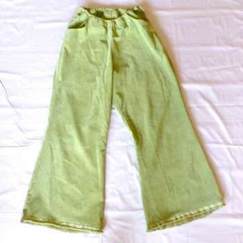 Grüne Cordhose mit Taschen und Gummizug