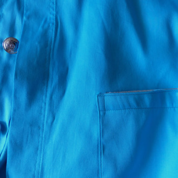 Hemd aus türkisfarbener Bio-Baumwolle | Detail